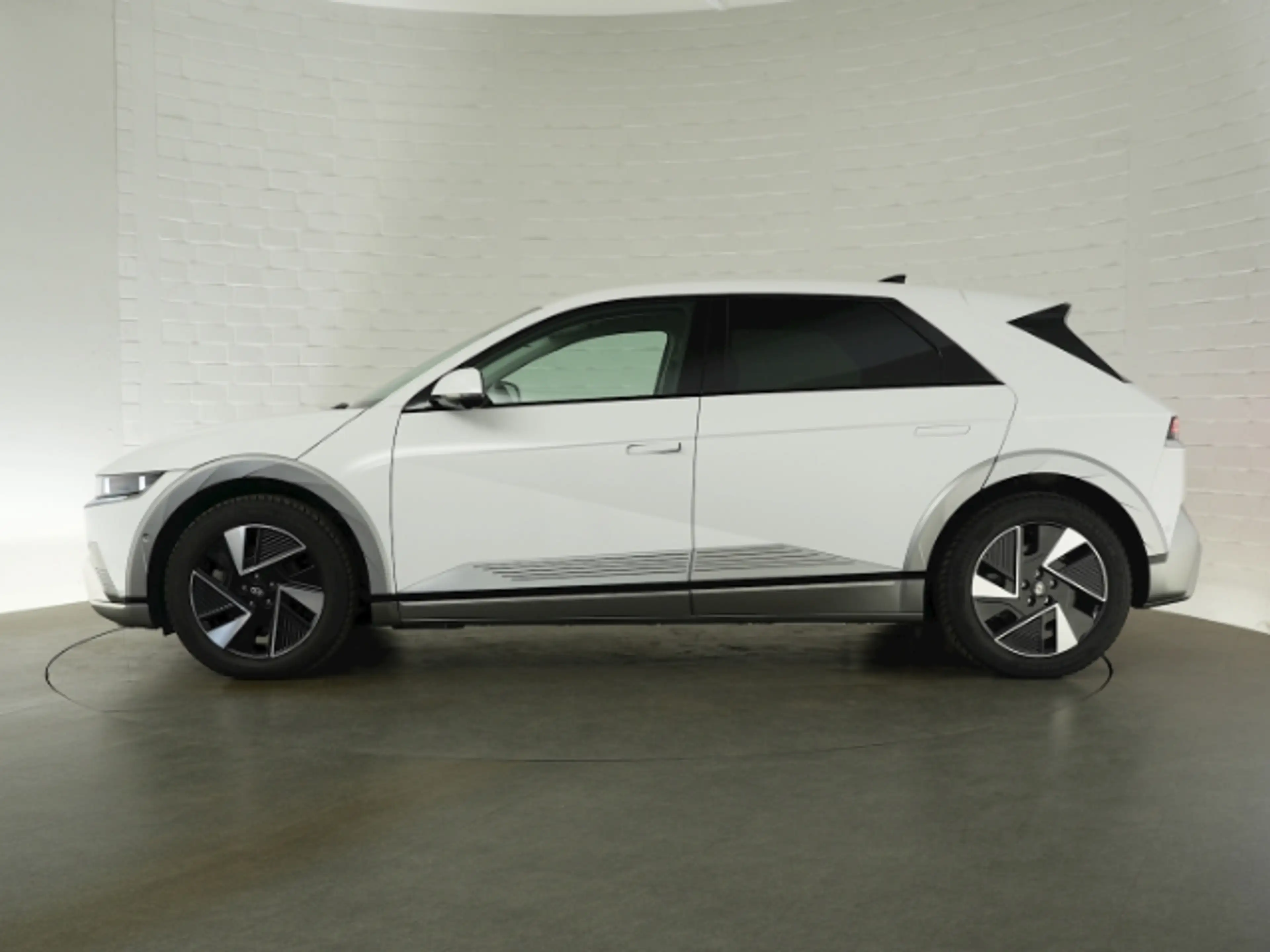 Hyundai IONIQ 5 FACELIFT UNIQ 84kWH 4WD+LED MATRIX+NAVI+360 GRAD K — photo 6