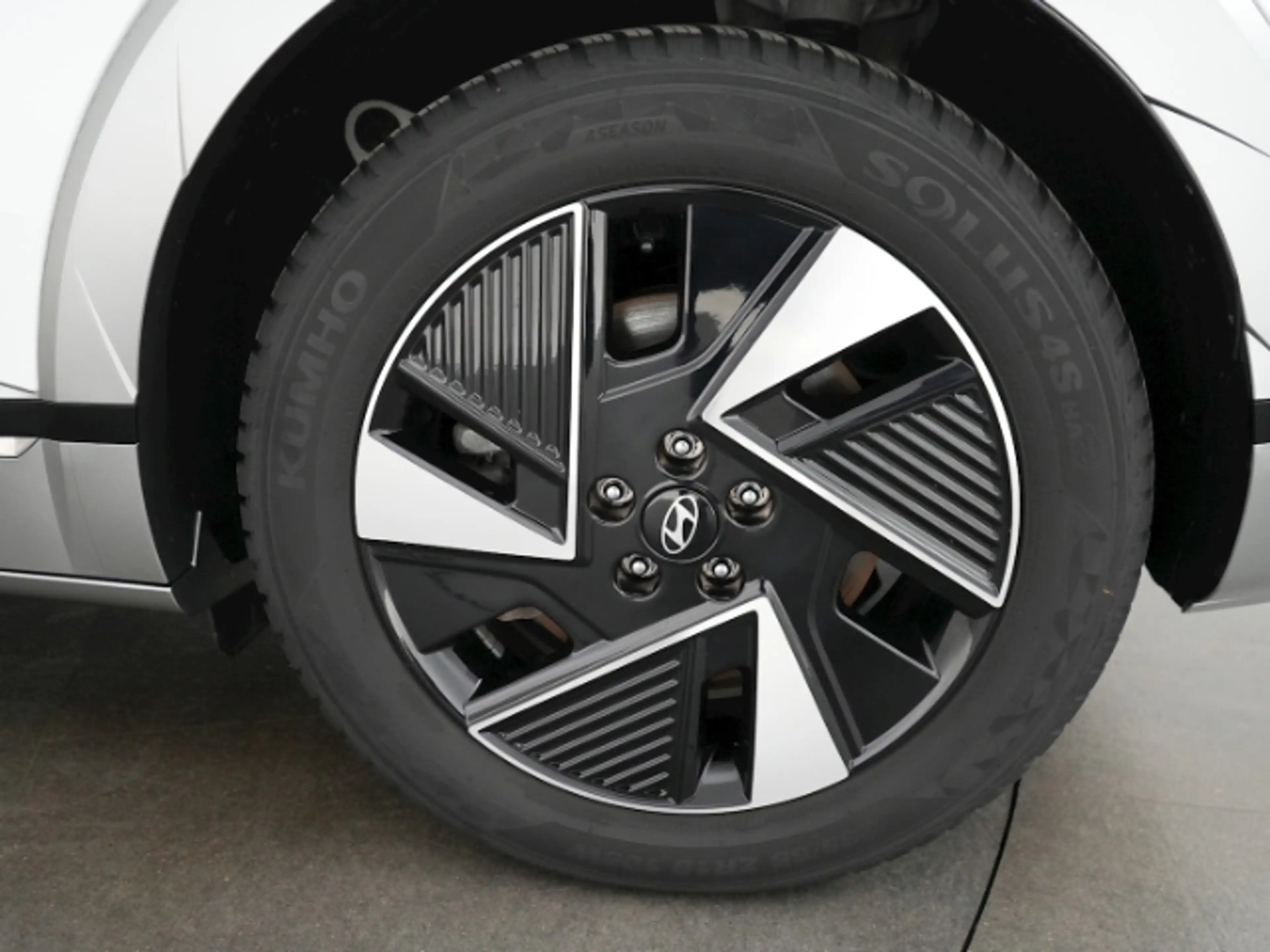 Hyundai IONIQ 5 FACELIFT UNIQ 84kWH 4WD+LED MATRIX+NAVI+360 GRAD K — photo 8