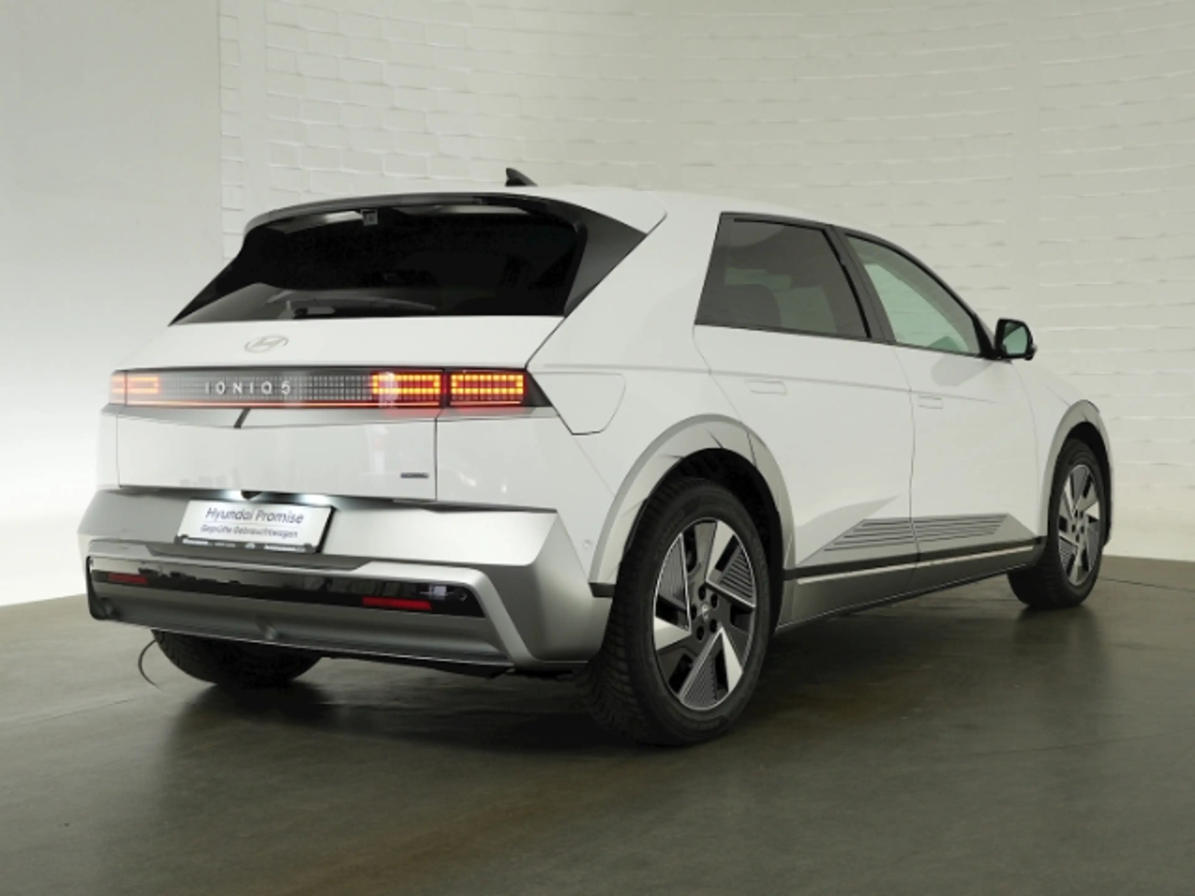Hyundai IONIQ 5 FACELIFT UNIQ 84kWH 4WD+LED MATRIX+NAVI+360 GRAD K — photo 2