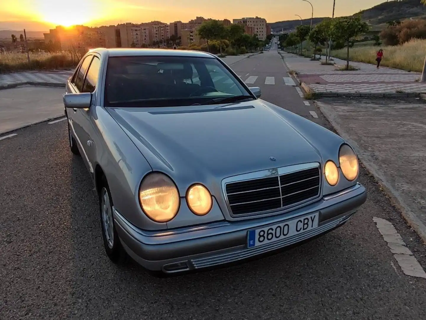 Mercedes-Benz E 290 E 290 TD Grau - 1