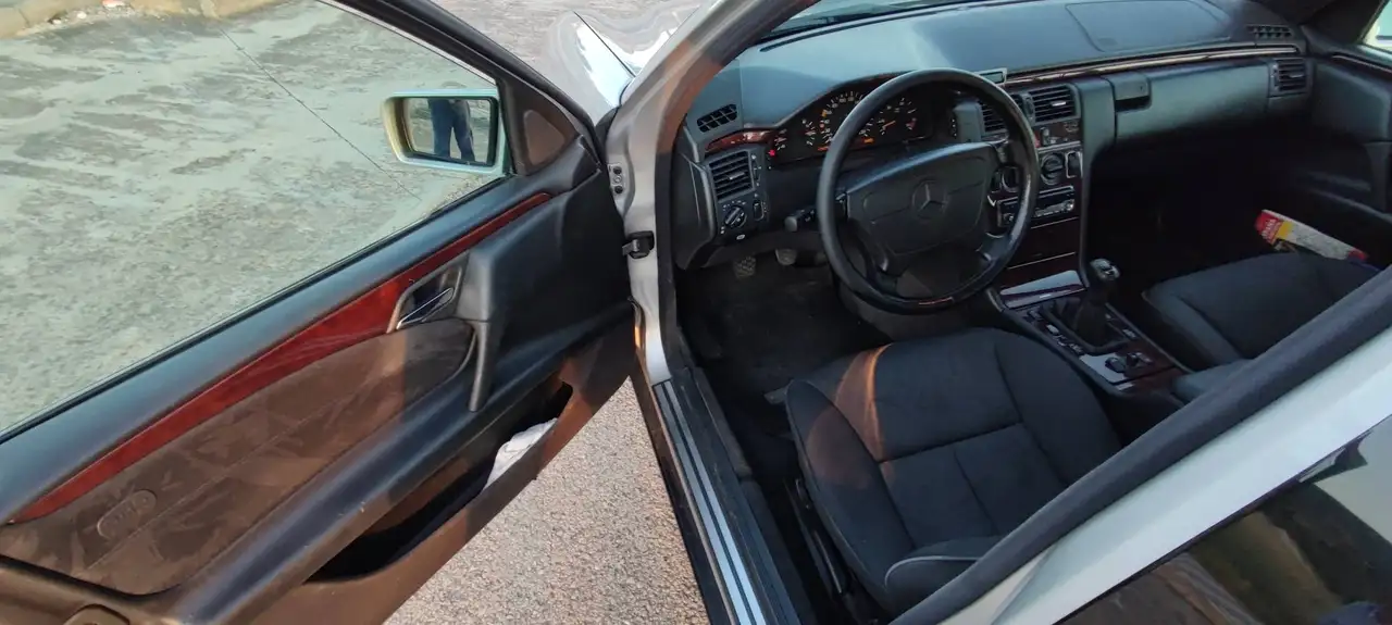 Mercedes-Benz E 290 TD, foto 11