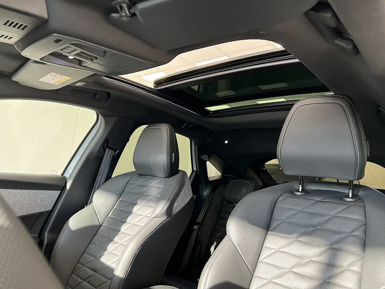 Peugeot 3008 Elektro 210 73kWh GT 13