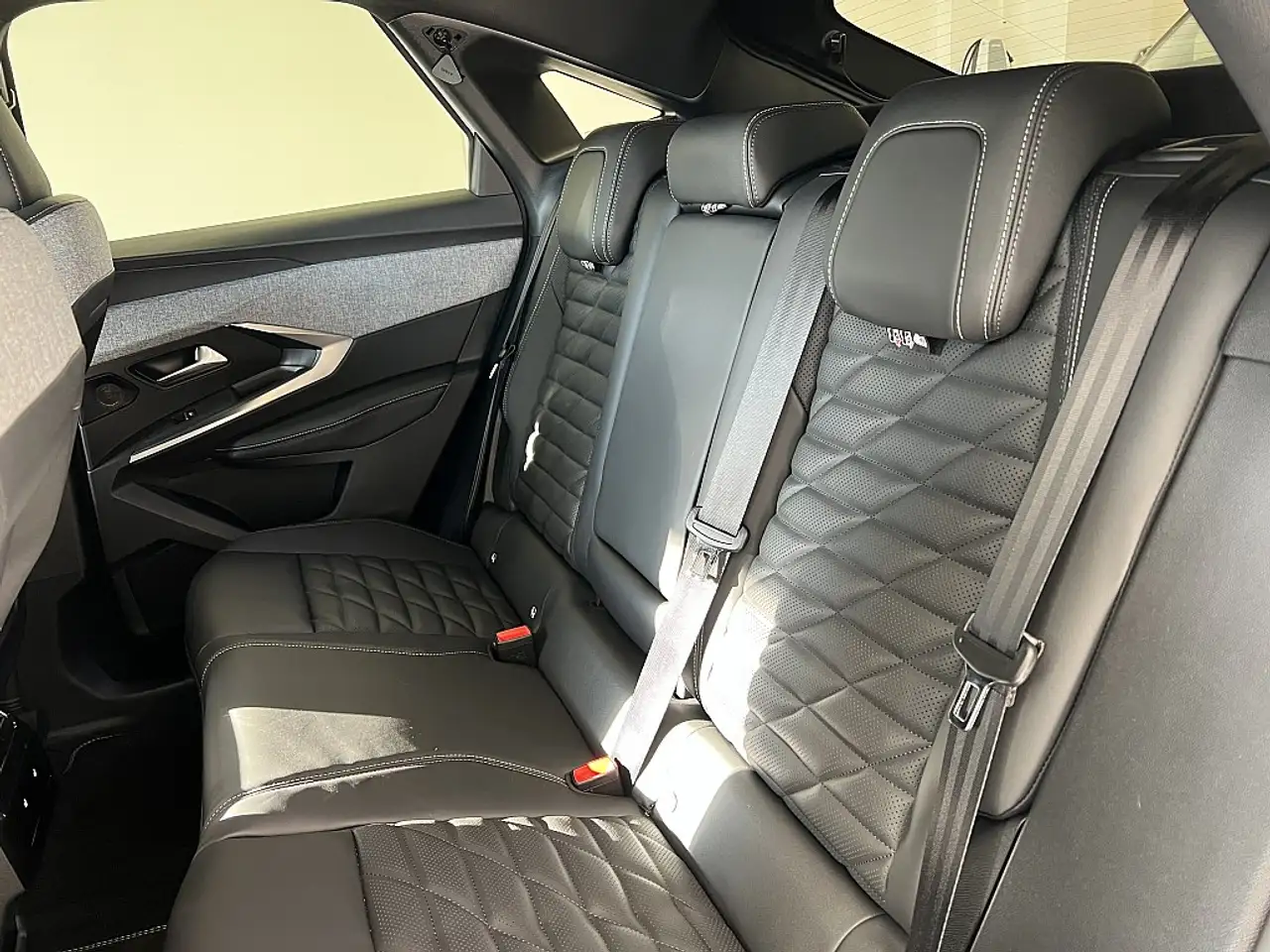 Peugeot 3008 Elektro 210 73kWh GT 12