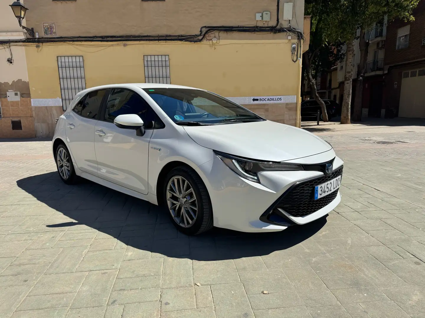 Toyota Corolla 1.8 Hybrid Comfort - 1