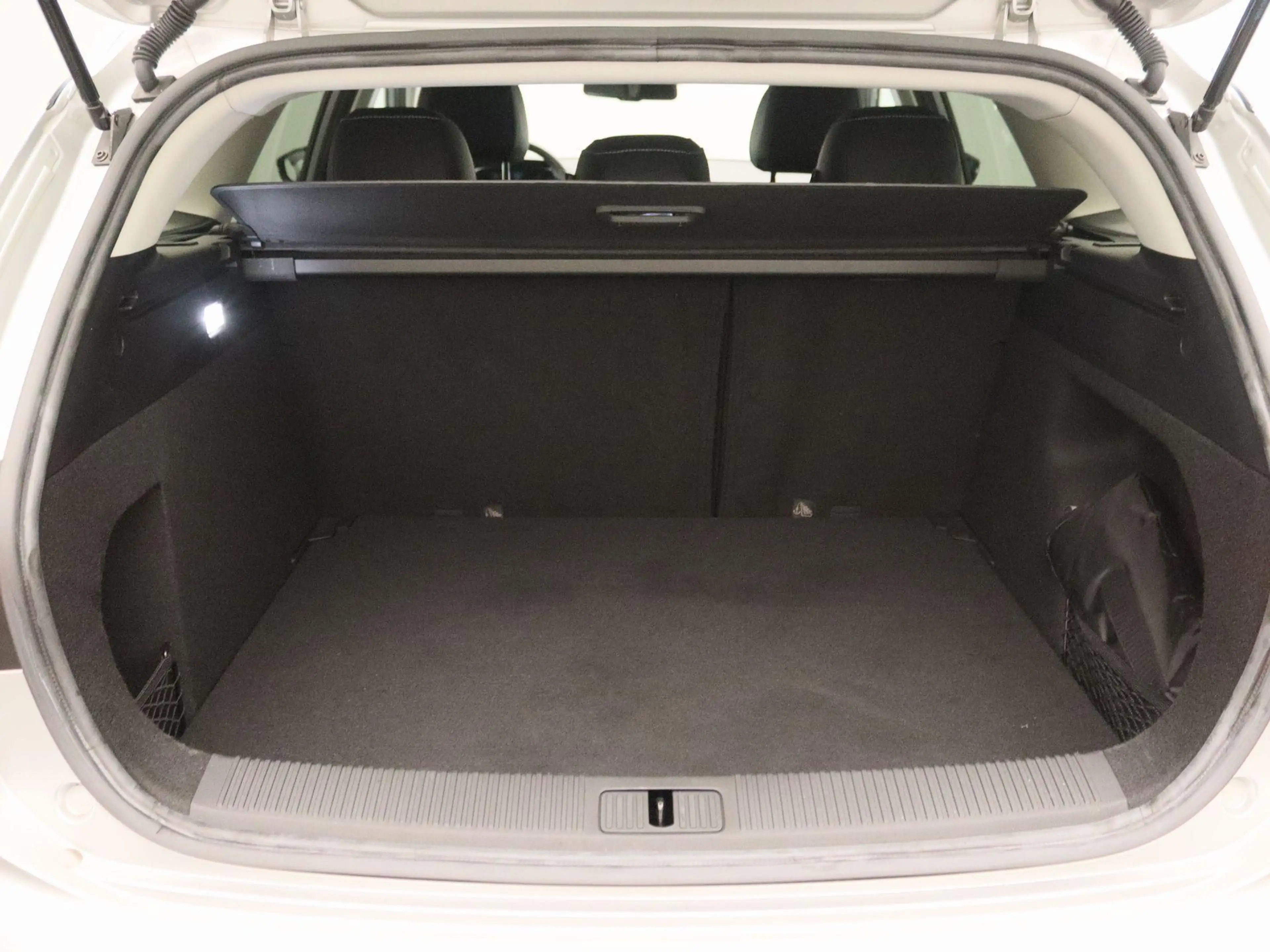MG MG5 Electric Long Range Luxury 61 kWh Final Edition | — photo 13