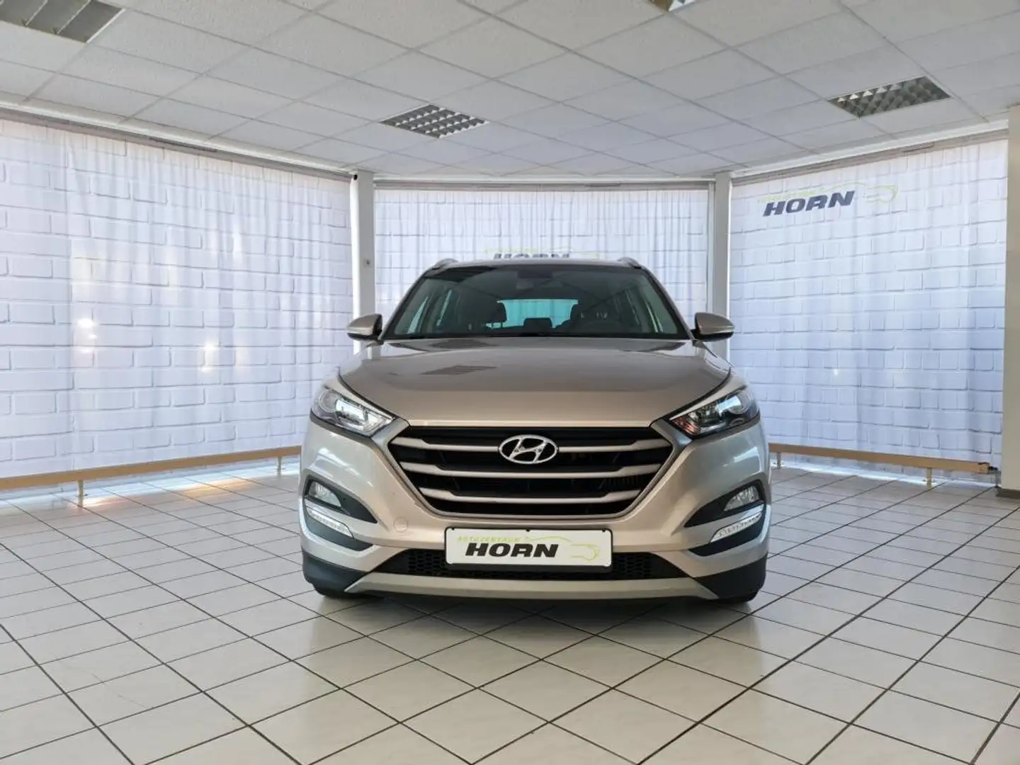 Hyundai TUCSON 2WD, unfallfrei, LMF, Navi, Kamera, Scheckheft Beige - 2