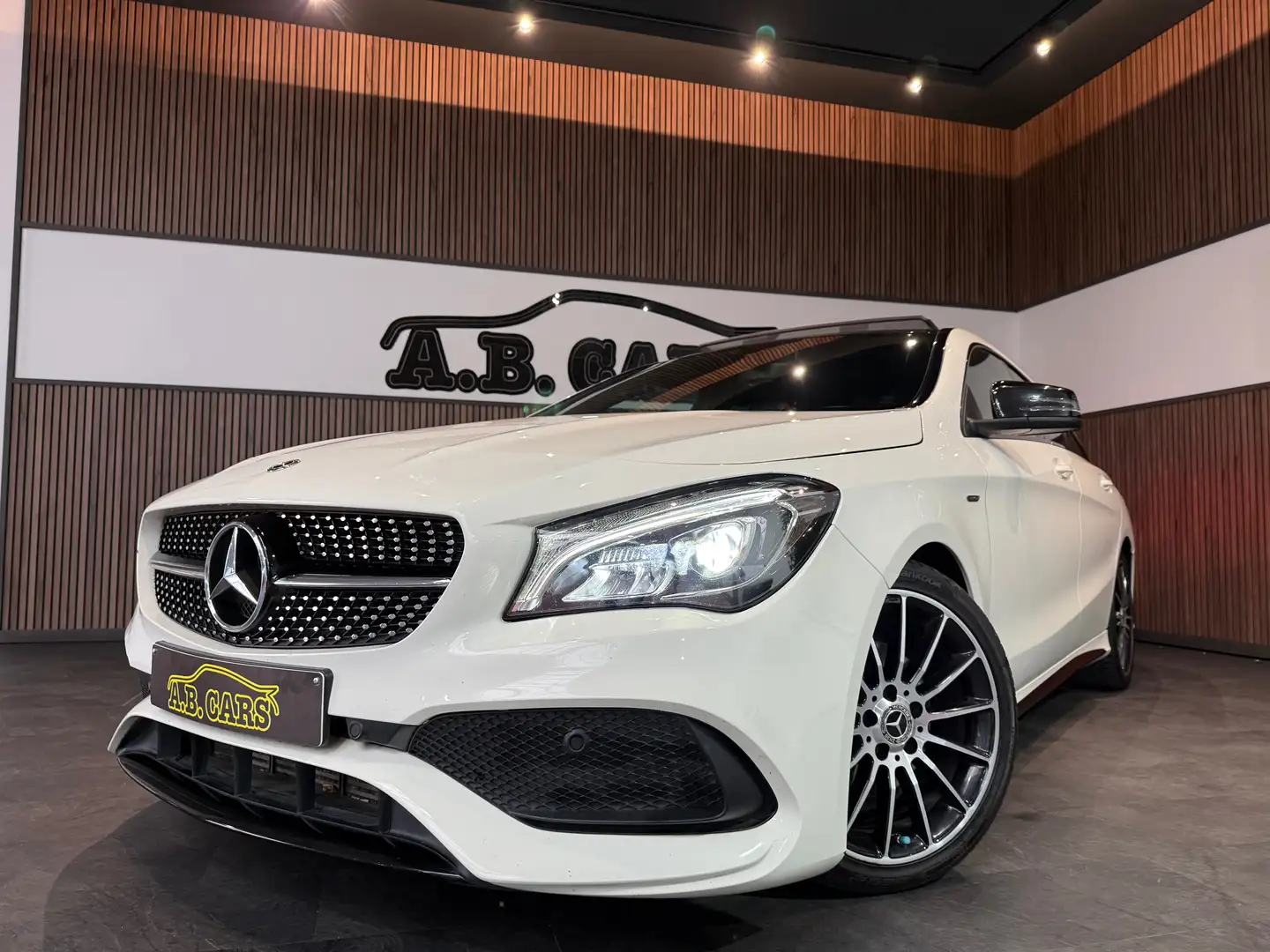Mercedes-Benz CLA 180 d *AMG LINE *GARANTIE 12MOIS*TOIT OUVRANT* Wit - 1