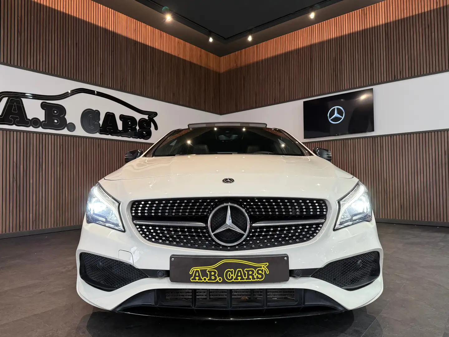 Mercedes-Benz CLA 180 d *AMG LINE *GARANTIE 12MOIS*TOIT OUVRANT* Wit - 2