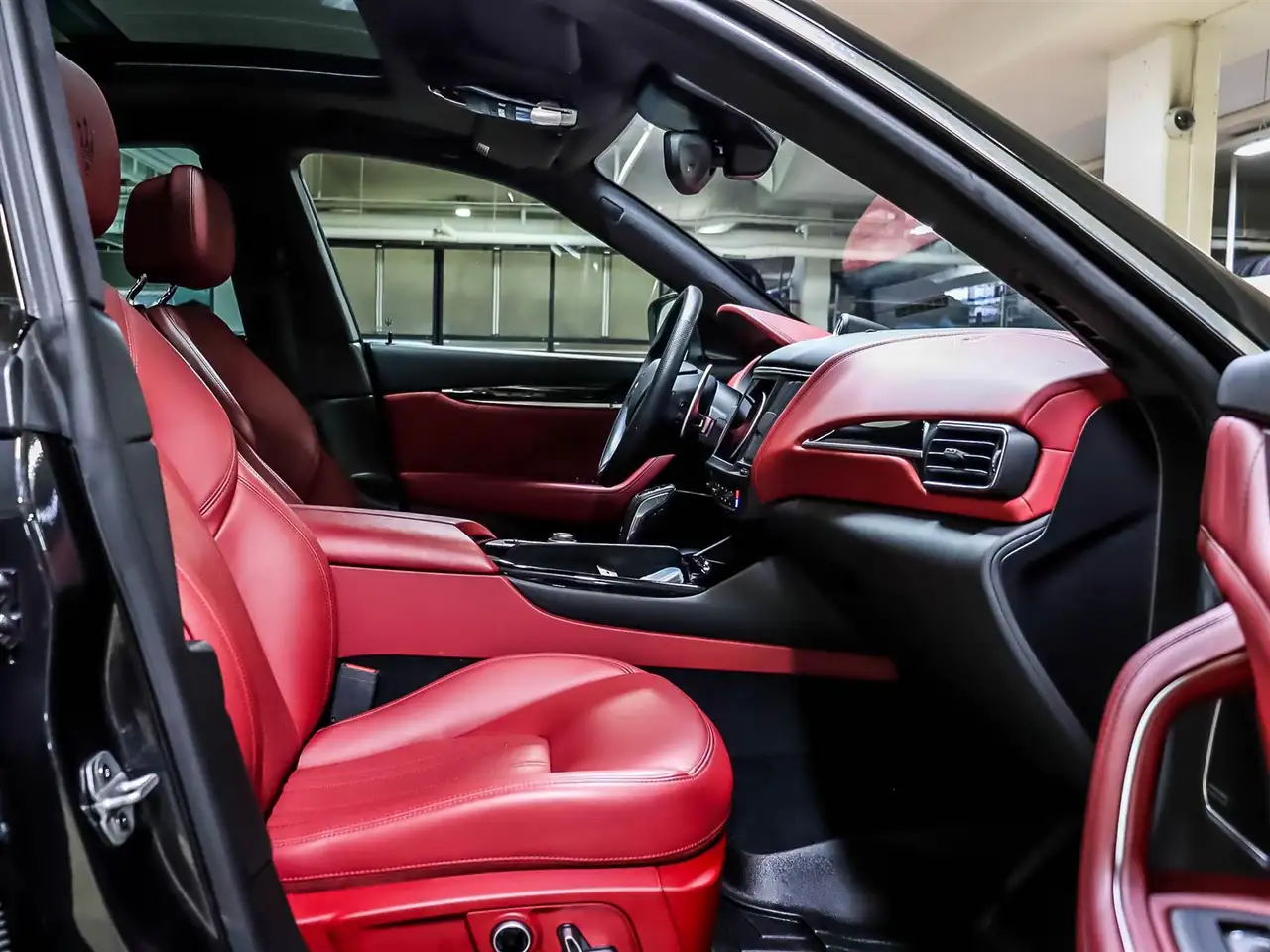 Maserati Levante снимка Maserati Levante