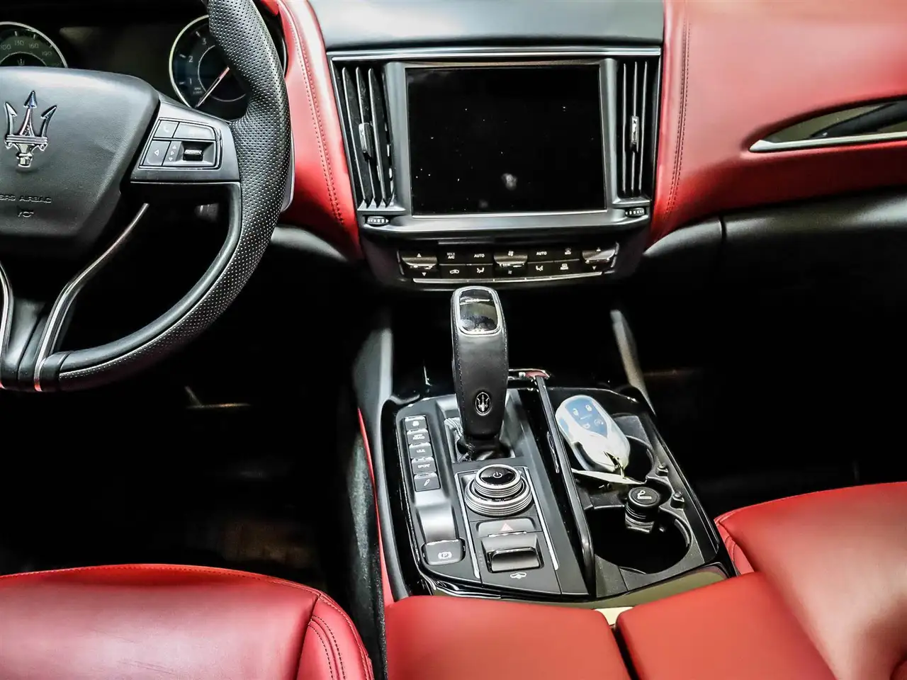 Maserati Levante снимка Maserati Levante