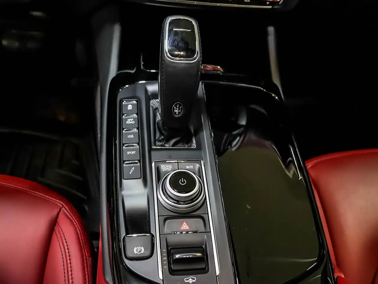 Maserati Levante снимка Maserati Levante