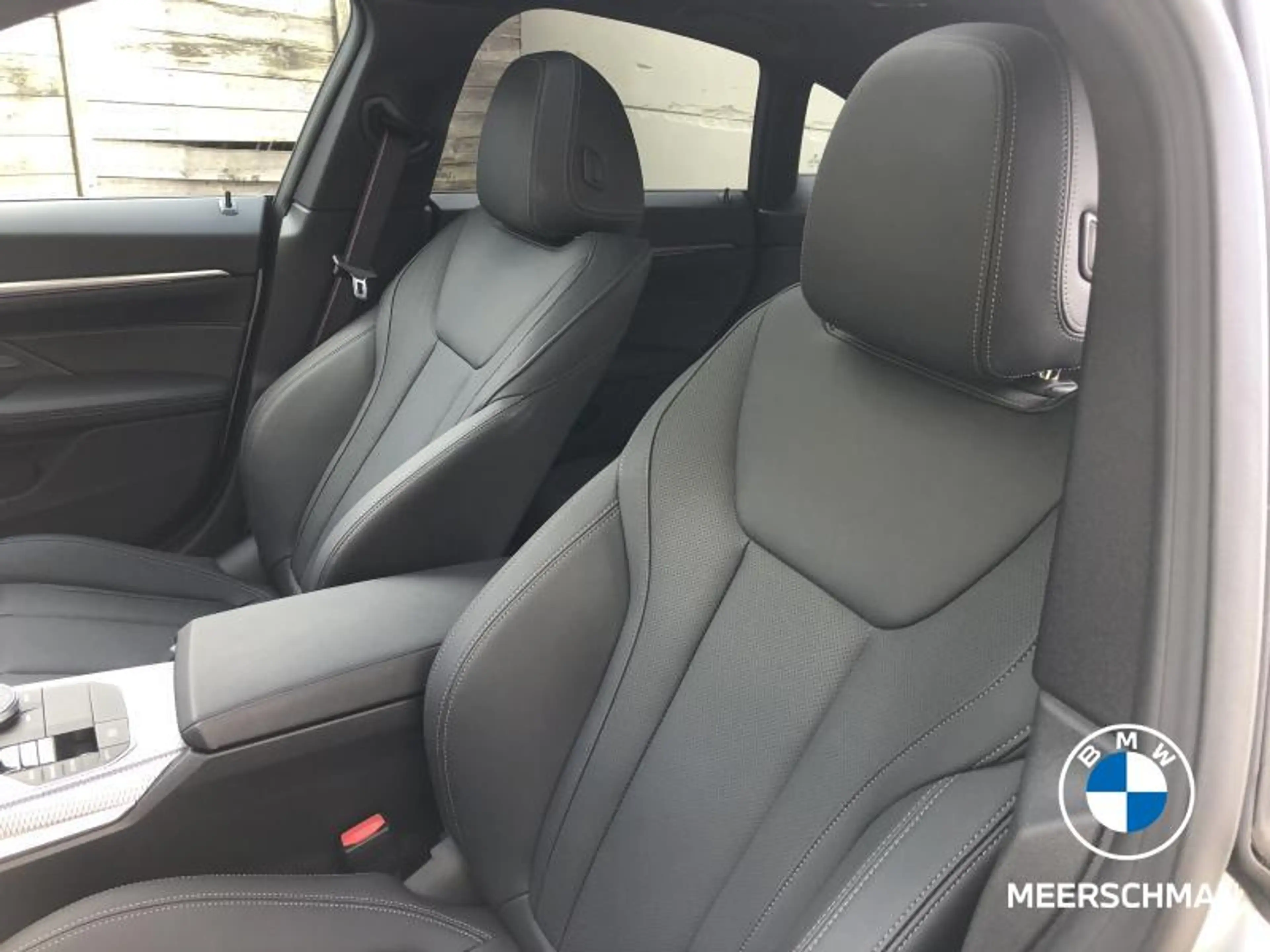 BMW i4 Msportpro pano trekh hifi 20 — photo 9