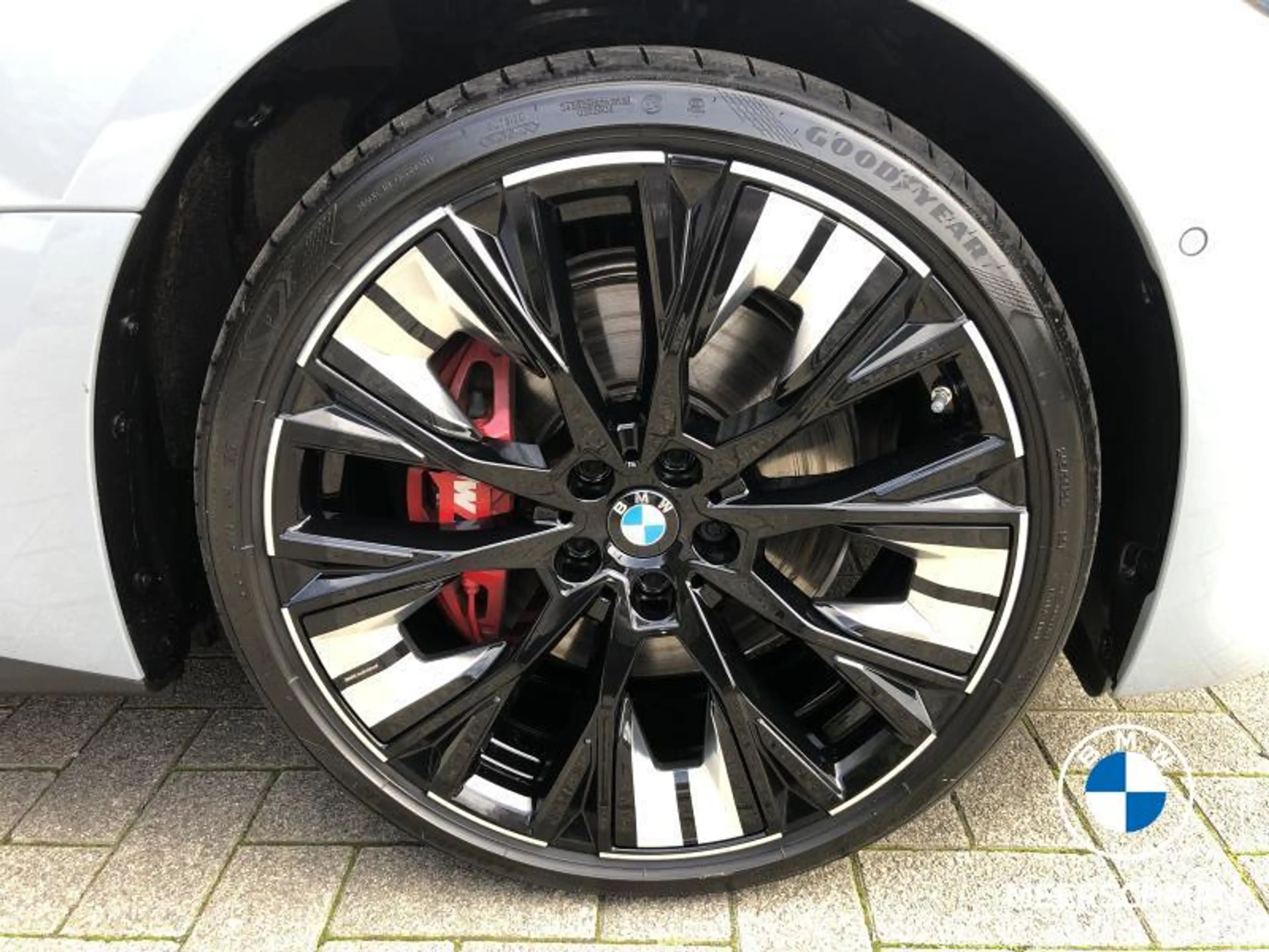 BMW i4 Msportpro pano trekh hifi 20 — photo 8