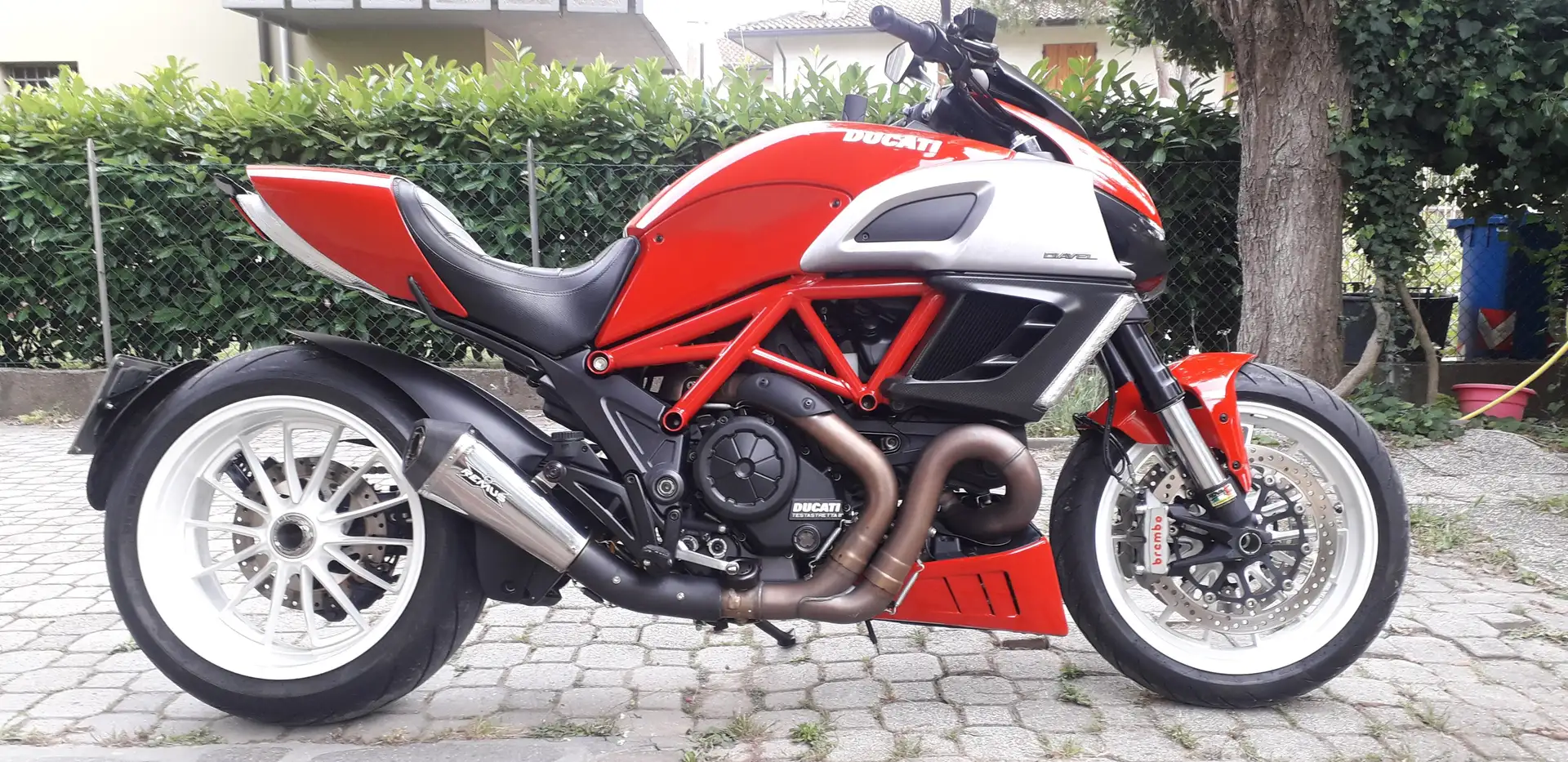 Ducati Diavel 1200 Czerwony - 2