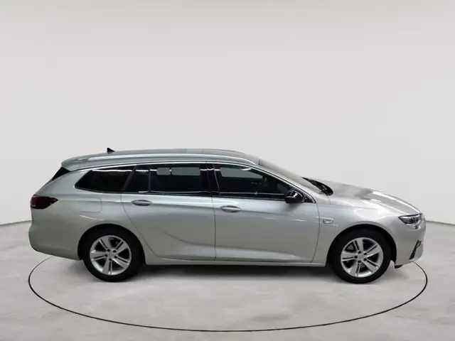 Opel Insignia view 3