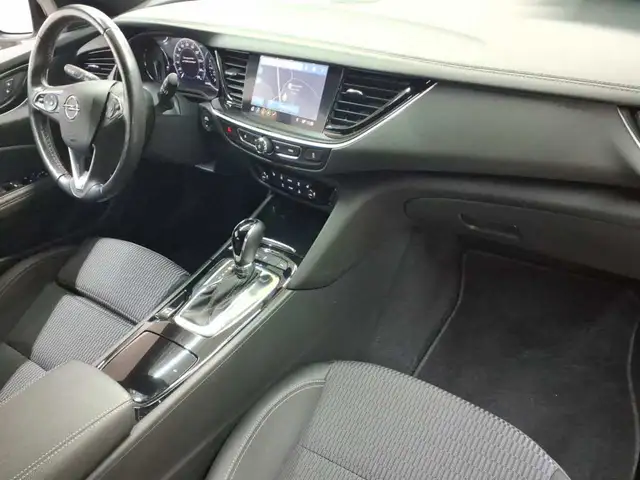 Opel Insignia view 9