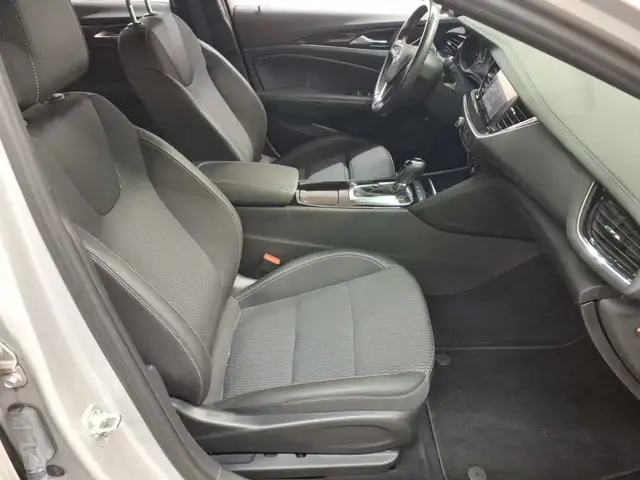 Opel Insignia view 8