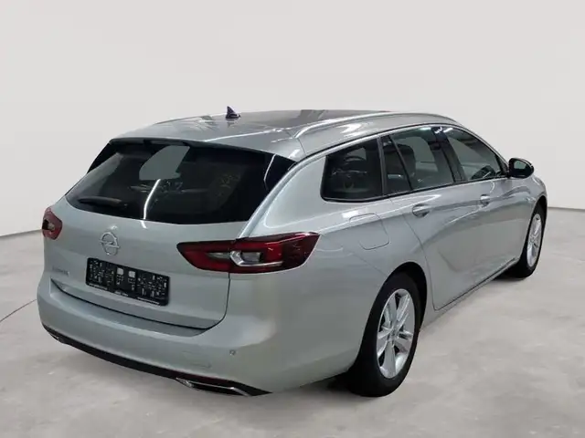 Opel Insignia view 4