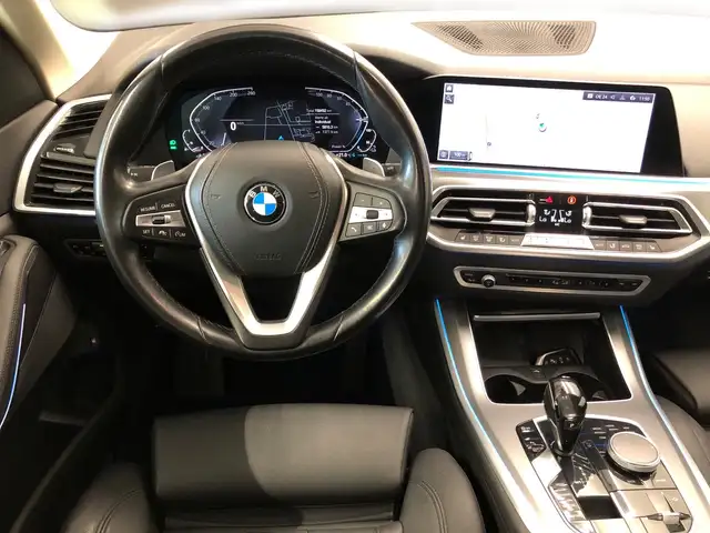 BMW X5 view 8