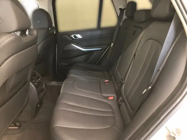BMW X5 view 7