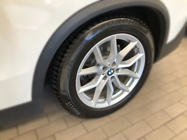 BMW X5 view 3