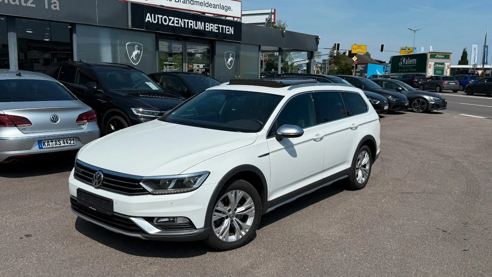Volkswagen Passat Variant Passat Varia. 2.0 TDI Alltrack DSG*4M*Pano*Kamer Weiß - 1