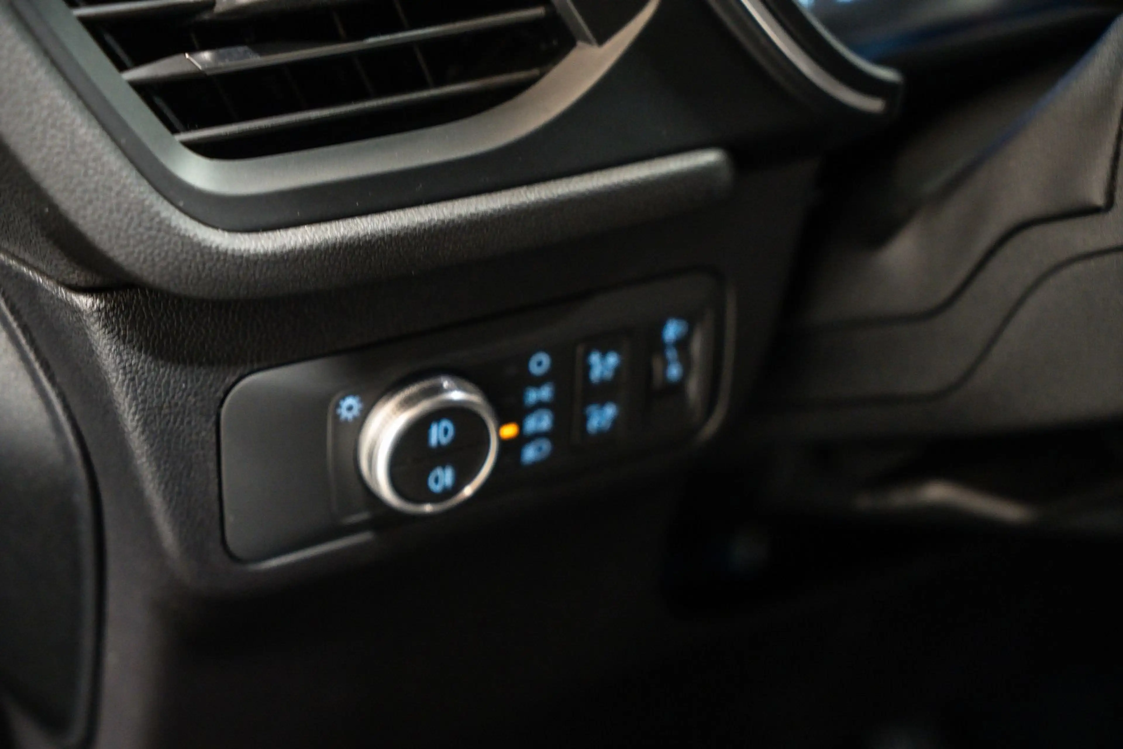 Ford Kuga Ford Kuga / automaat / NAVI / CAM — photo 8