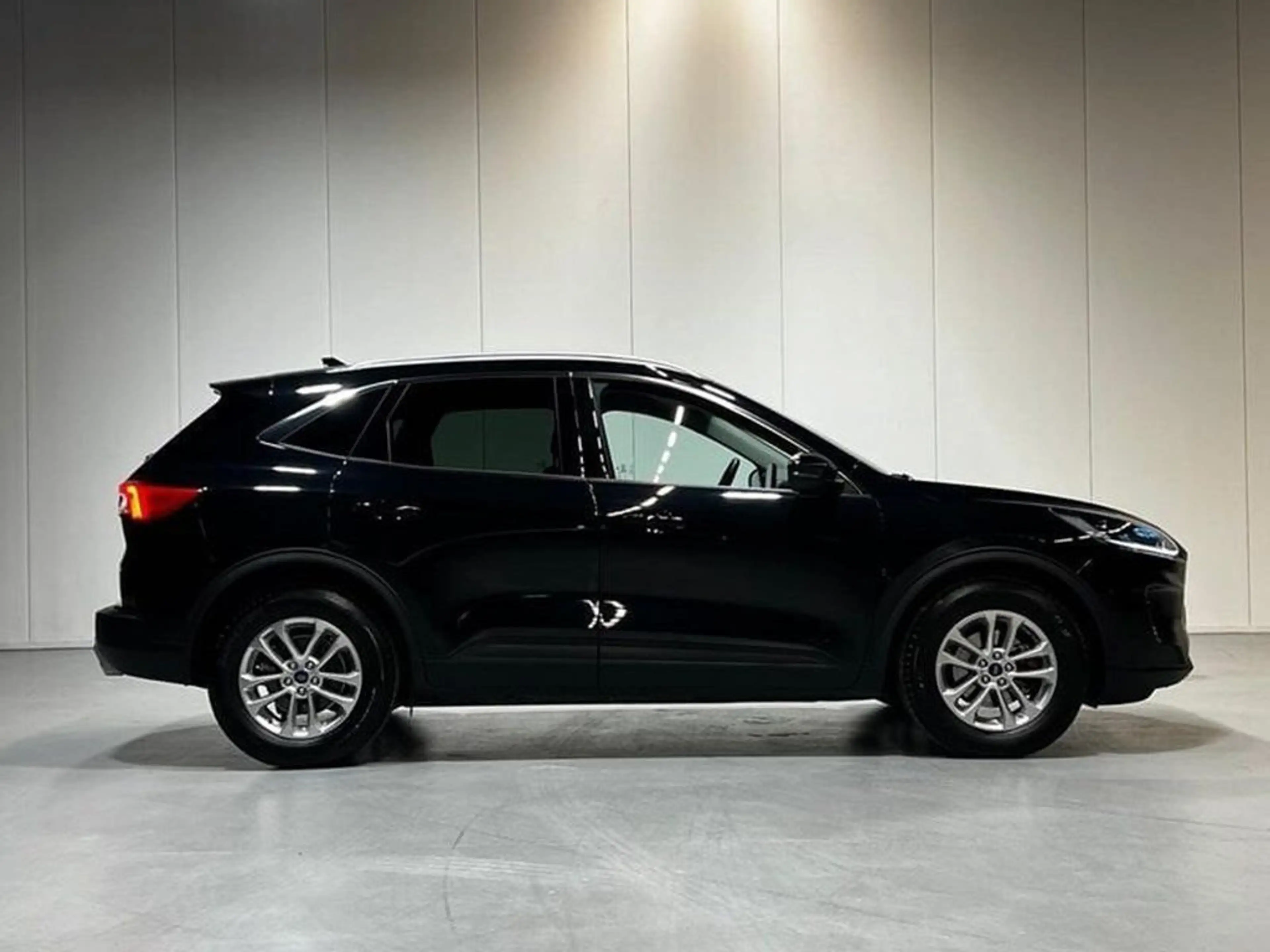 Ford Kuga Ford Kuga / automaat / NAVI / CAM — photo 4