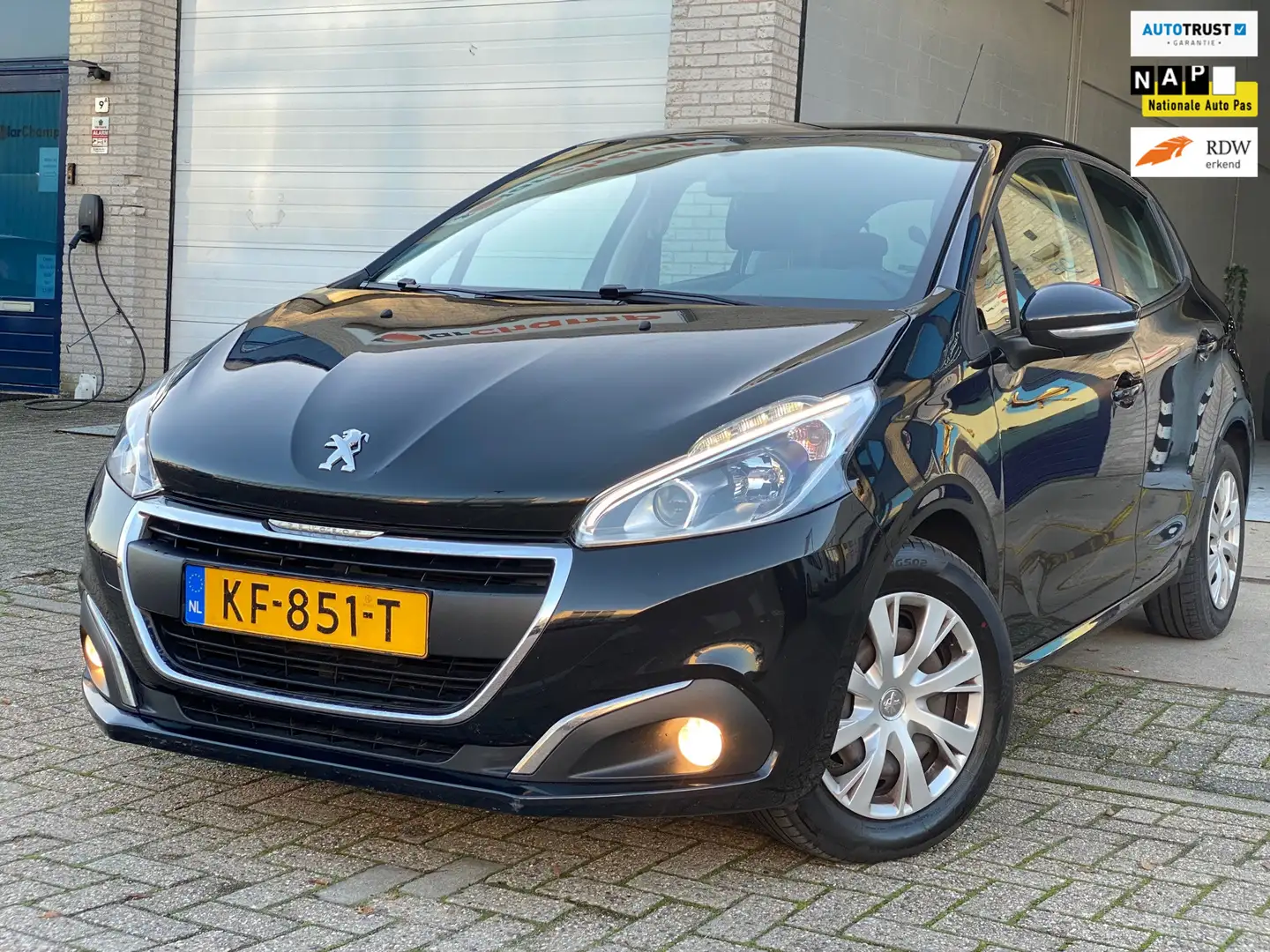 Peugeot 208 1.2 PureTech Blue Lion/nap/3e EIG/dealeronderhoude Schwarz - 1
