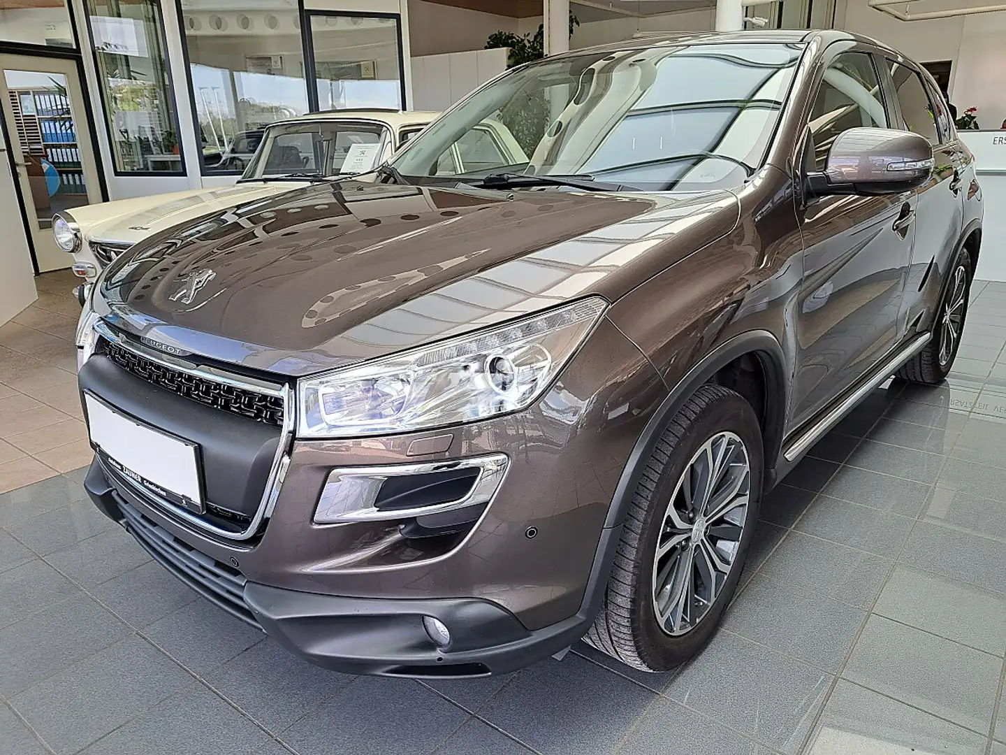 Peugeot 4008 1,6 HDi 115 FAP Allure Allrad Braun - 2