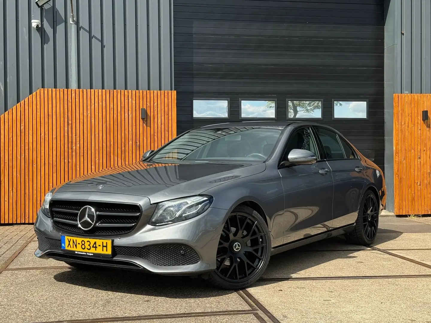 Mercedes-Benz E 200 Premium Plus Adaptive cruise! Grijs - 1