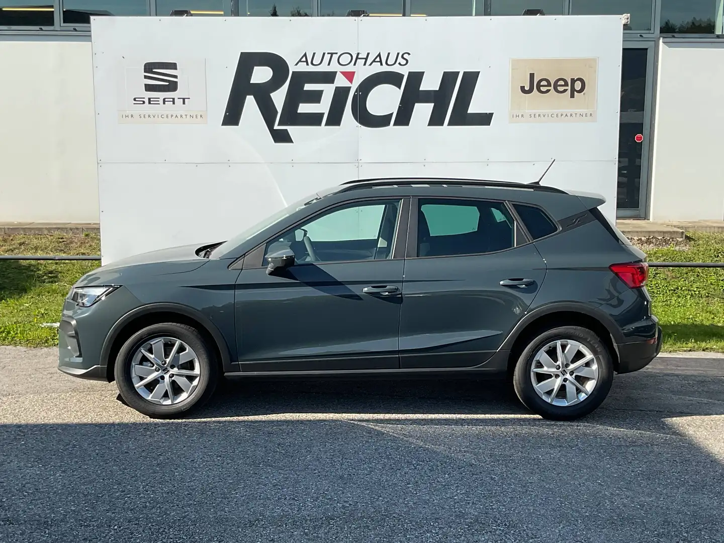 SEAT Arona Arona 1,0 TSI Reference Grau - 1