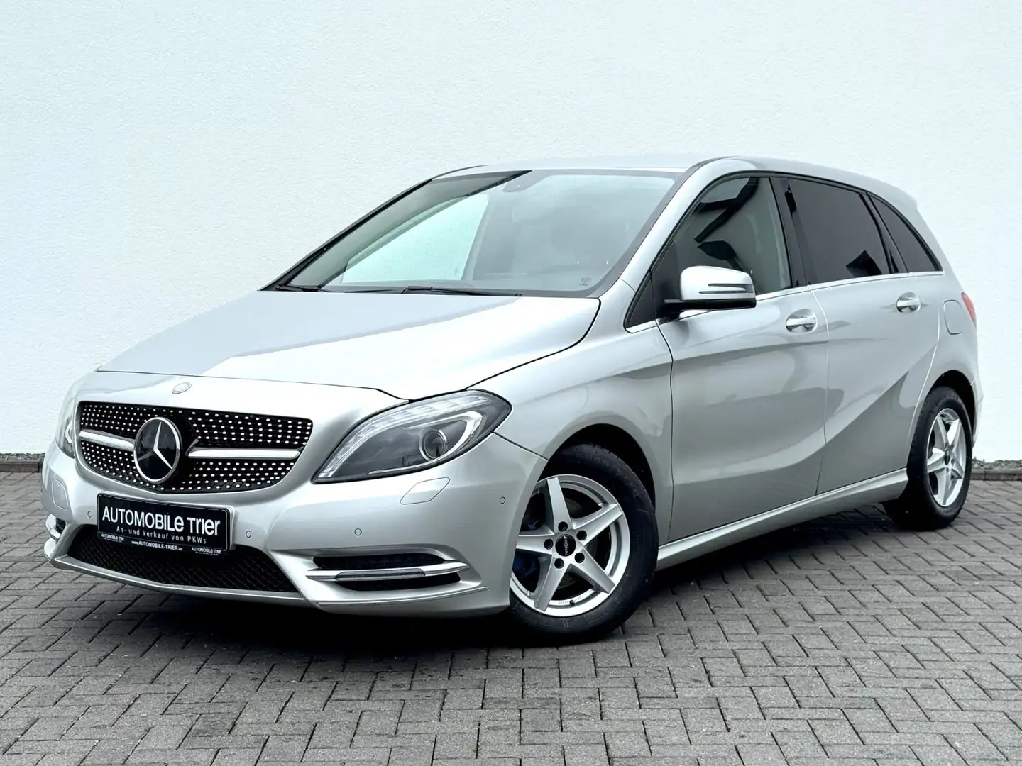 Mercedes-Benz B 180 /AUTOMATIK/LED/NAVI/PDC/SHZ/GARANTIE Plateado - 1