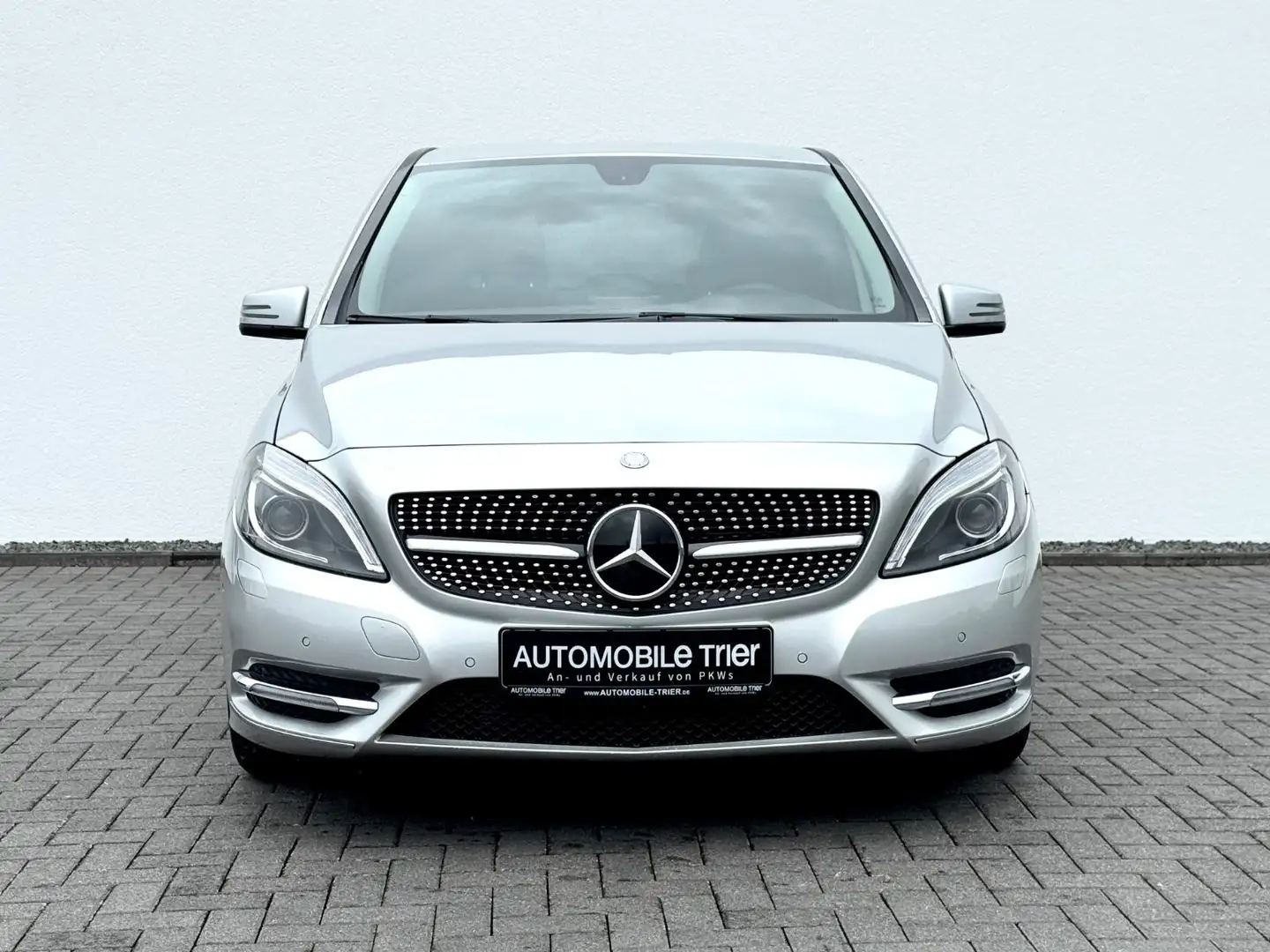 Mercedes-Benz B 180 /AUTOMATIK/LED/NAVI/PDC/SHZ/GARANTIE Plateado - 2