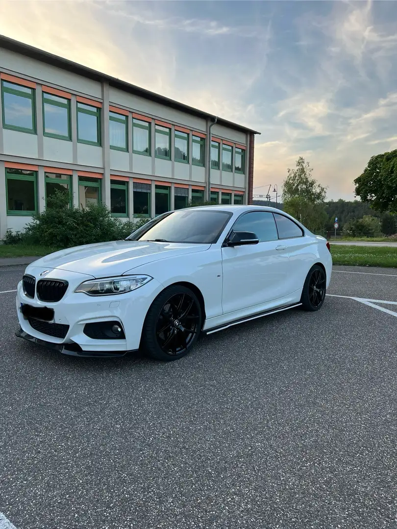 BMW 220 220i Coupe Sport-Aut. M Sport 8-fachbereift Weiß - 2