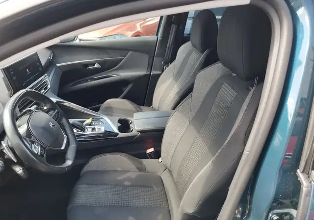 Peugeot 5008 view 8
