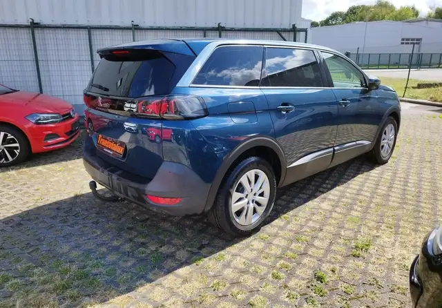 Peugeot 5008 view 3