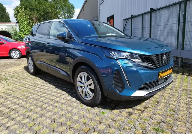 Peugeot 5008 view 2