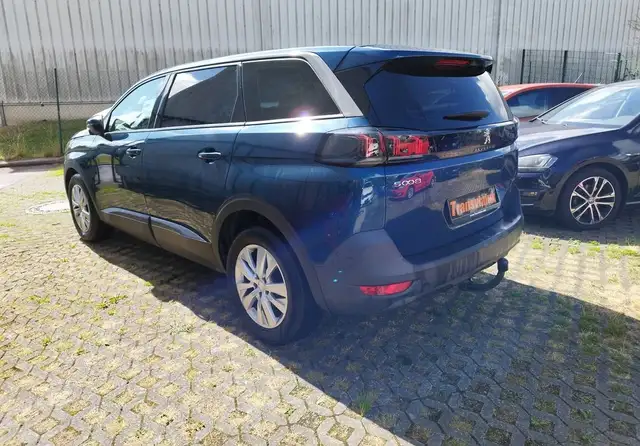 Peugeot 5008 view 4