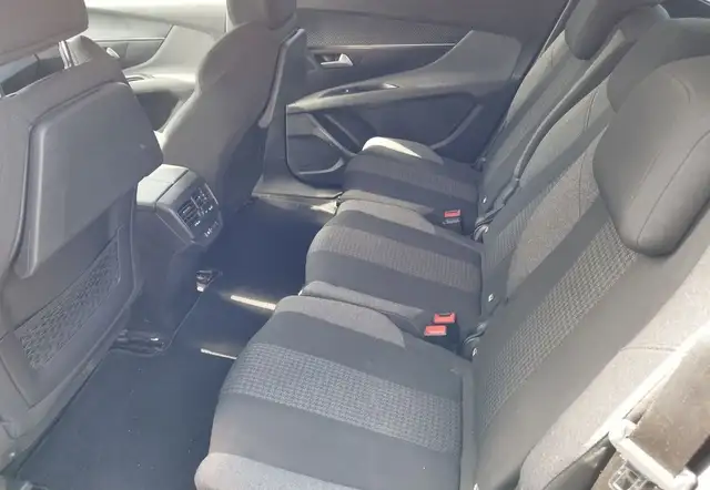 Peugeot 5008 view 9