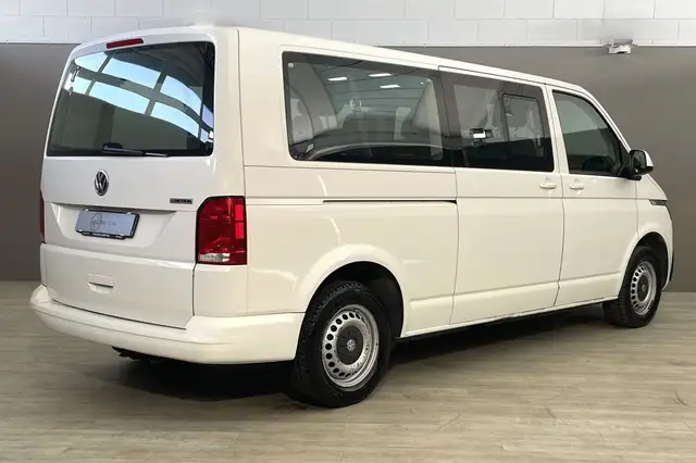 Volkswagen Caravelle view 3
