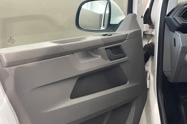 Volkswagen Caravelle view 5