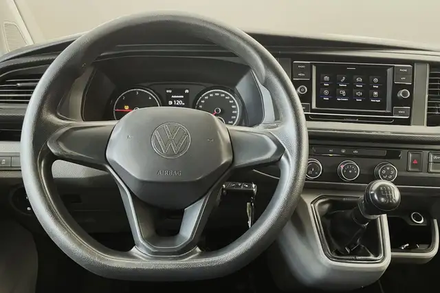 Volkswagen Caravelle view 8