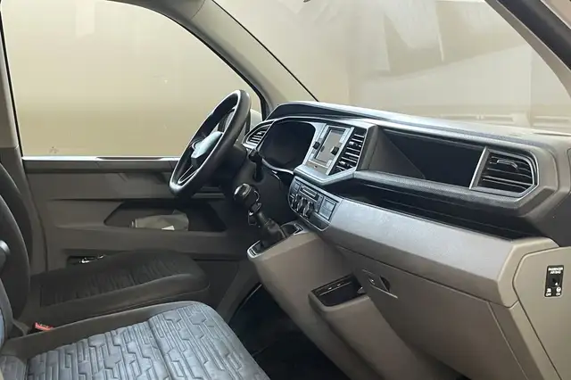 Volkswagen Caravelle view 7