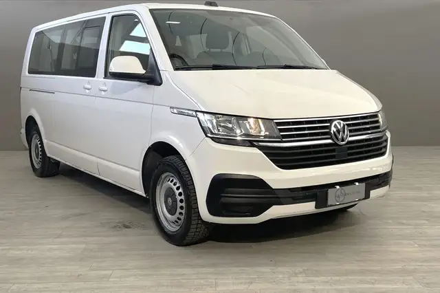 Volkswagen Caravelle view 4