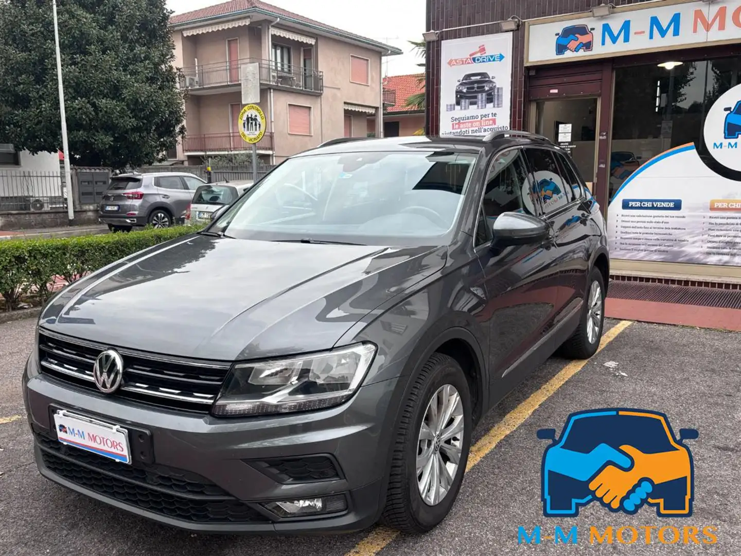 Volkswagen Tiguan 1.4 TSI Business - UNICO PROPRIETARIO Gris - 1