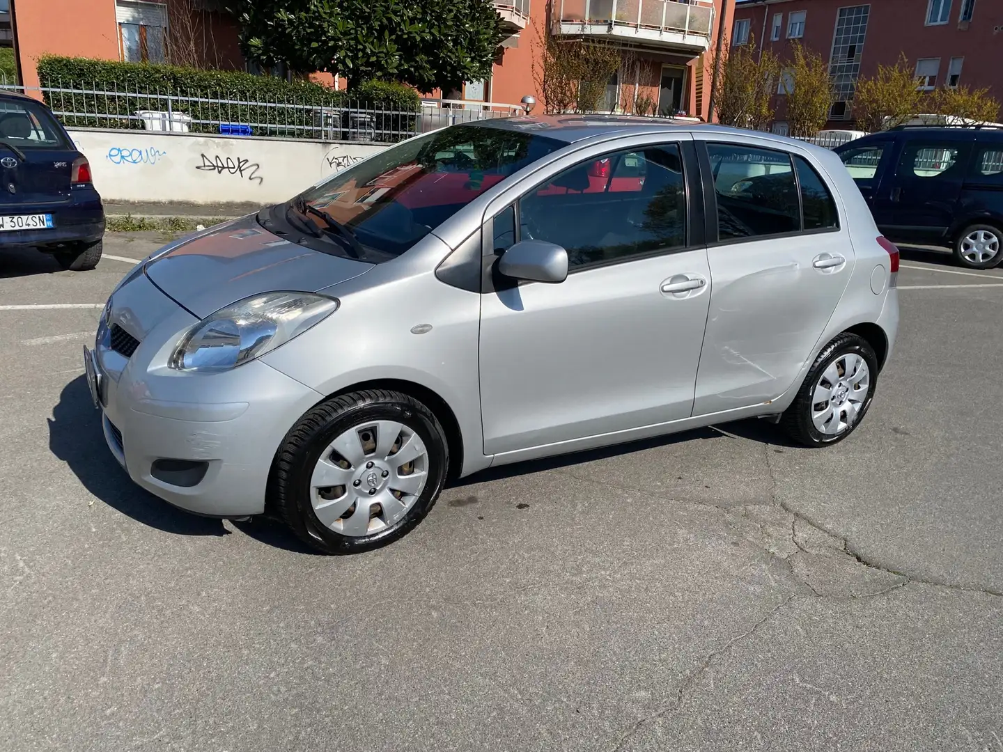 Toyota Yaris 5p 1.0 NEOPATENTATI Argento - 1
