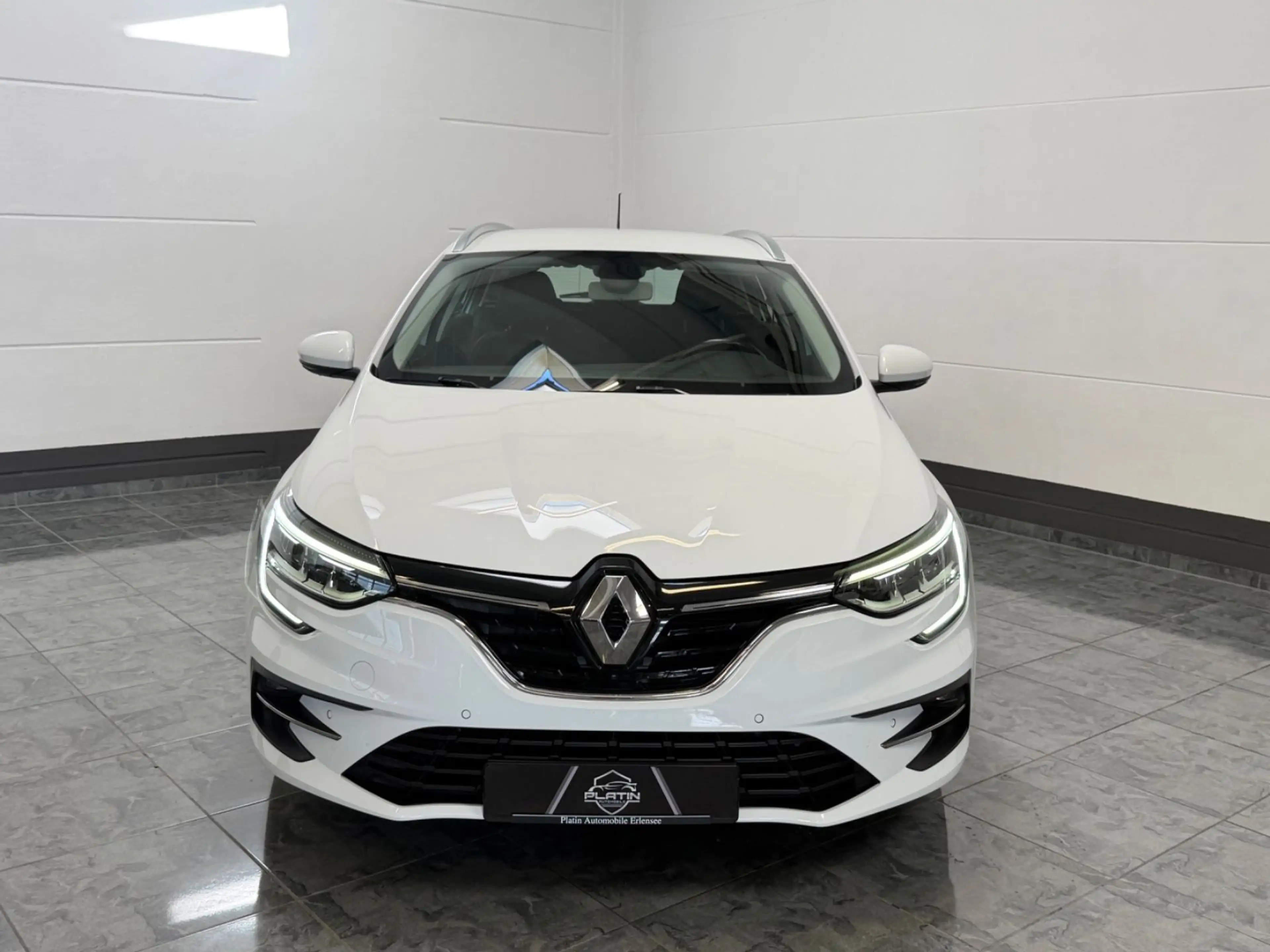 Renault Megane IV Grandtour Business Edition — photo 2