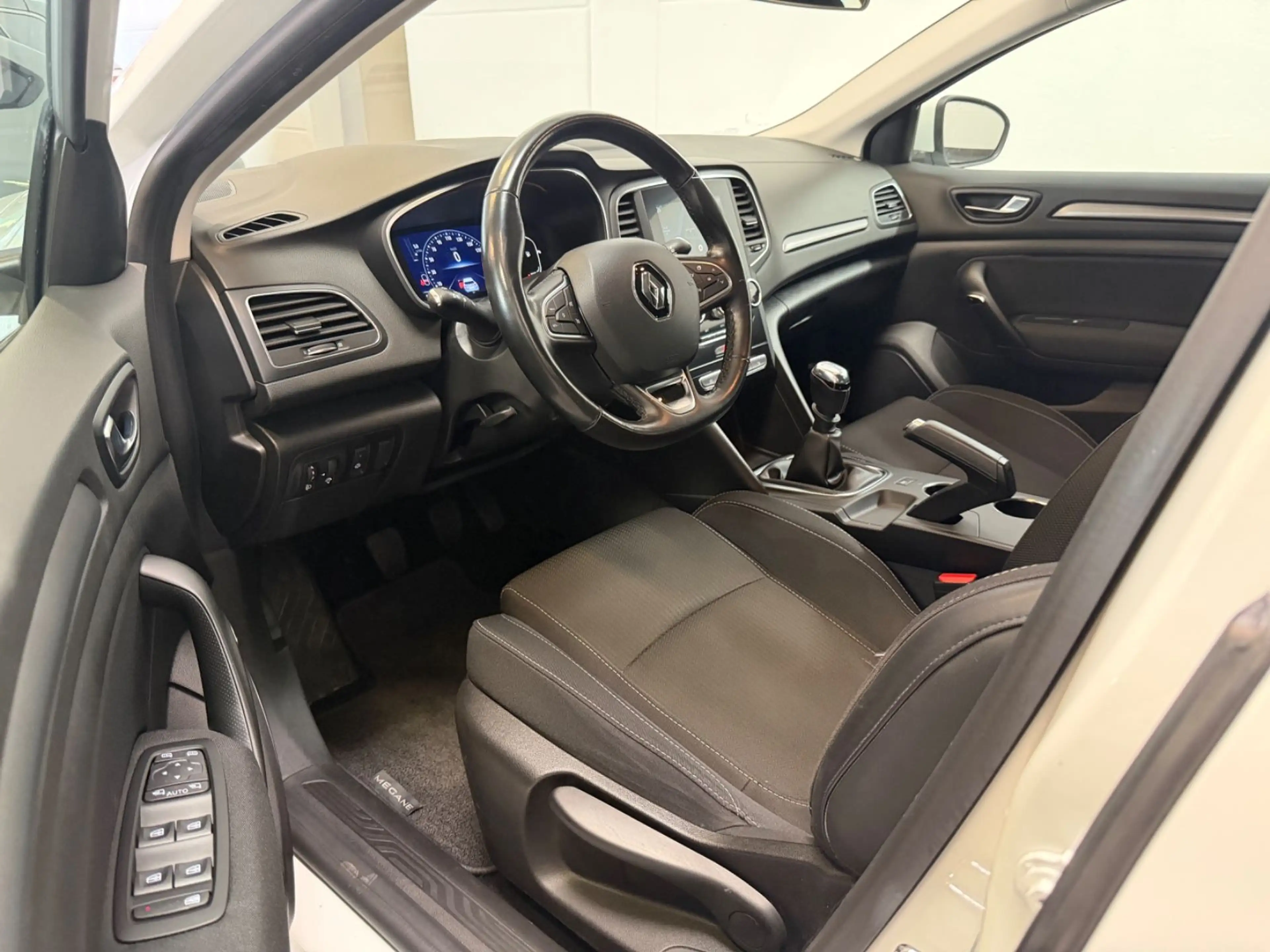 Renault Megane IV Grandtour Business Edition — photo 6
