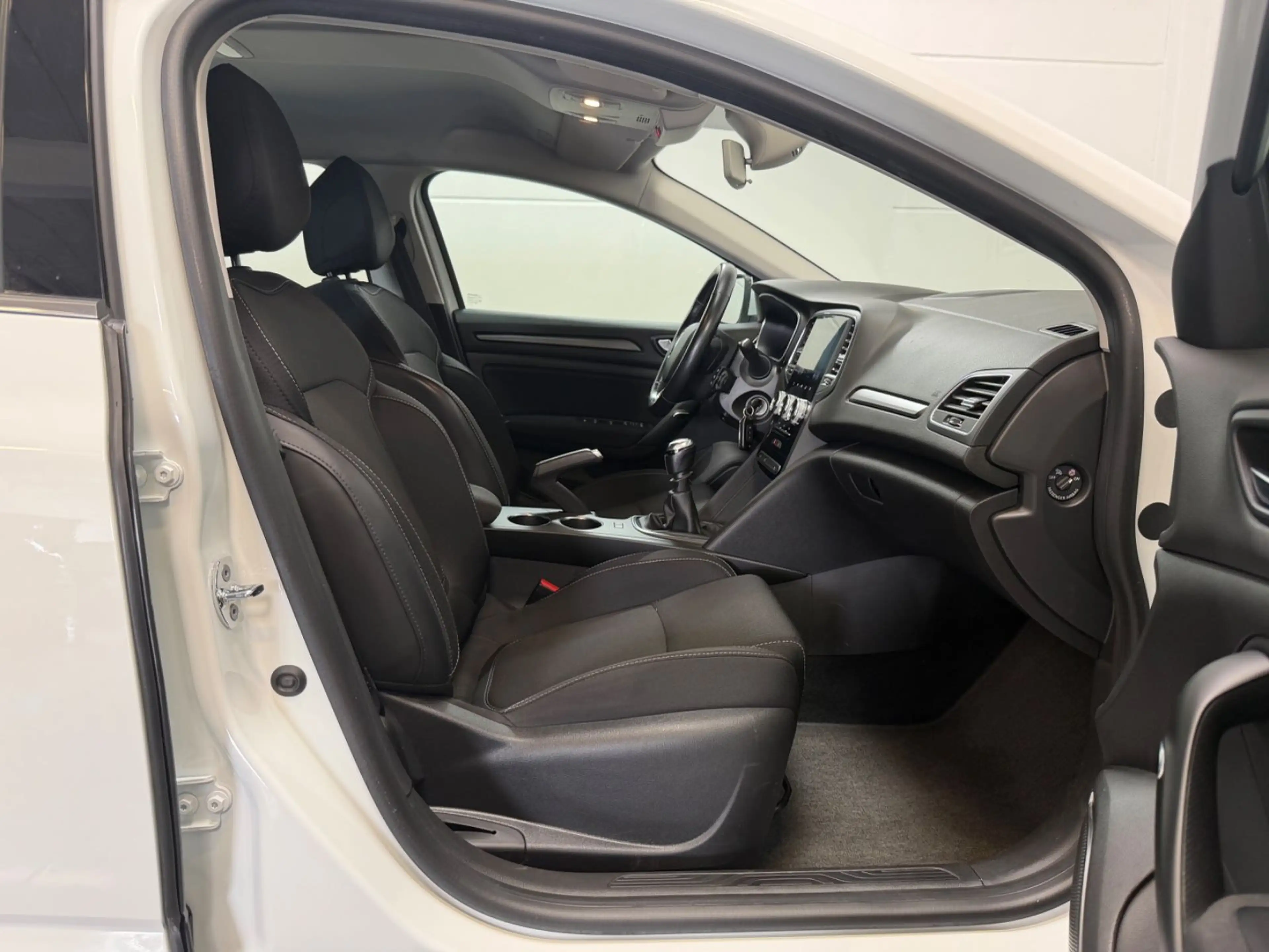 Renault Megane IV Grandtour Business Edition — photo 15